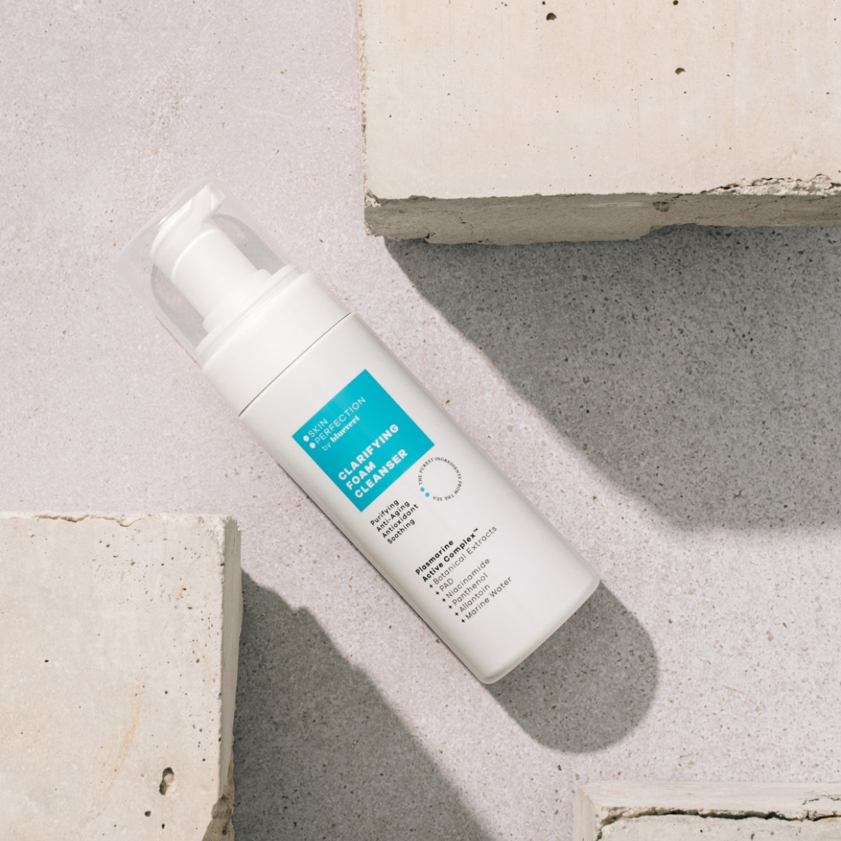 Bluevert Clarifying Foam Cleanser, disuelve impurezas y maquillaje