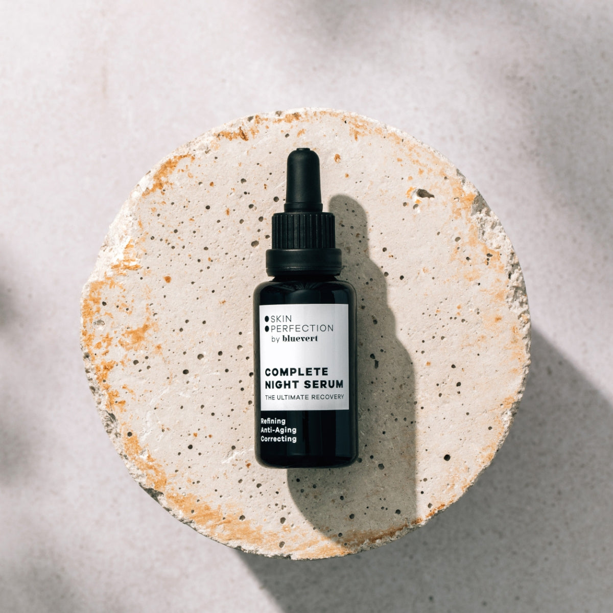 Bluevert Complete Night Serum, refina la textura y repulpa la piel