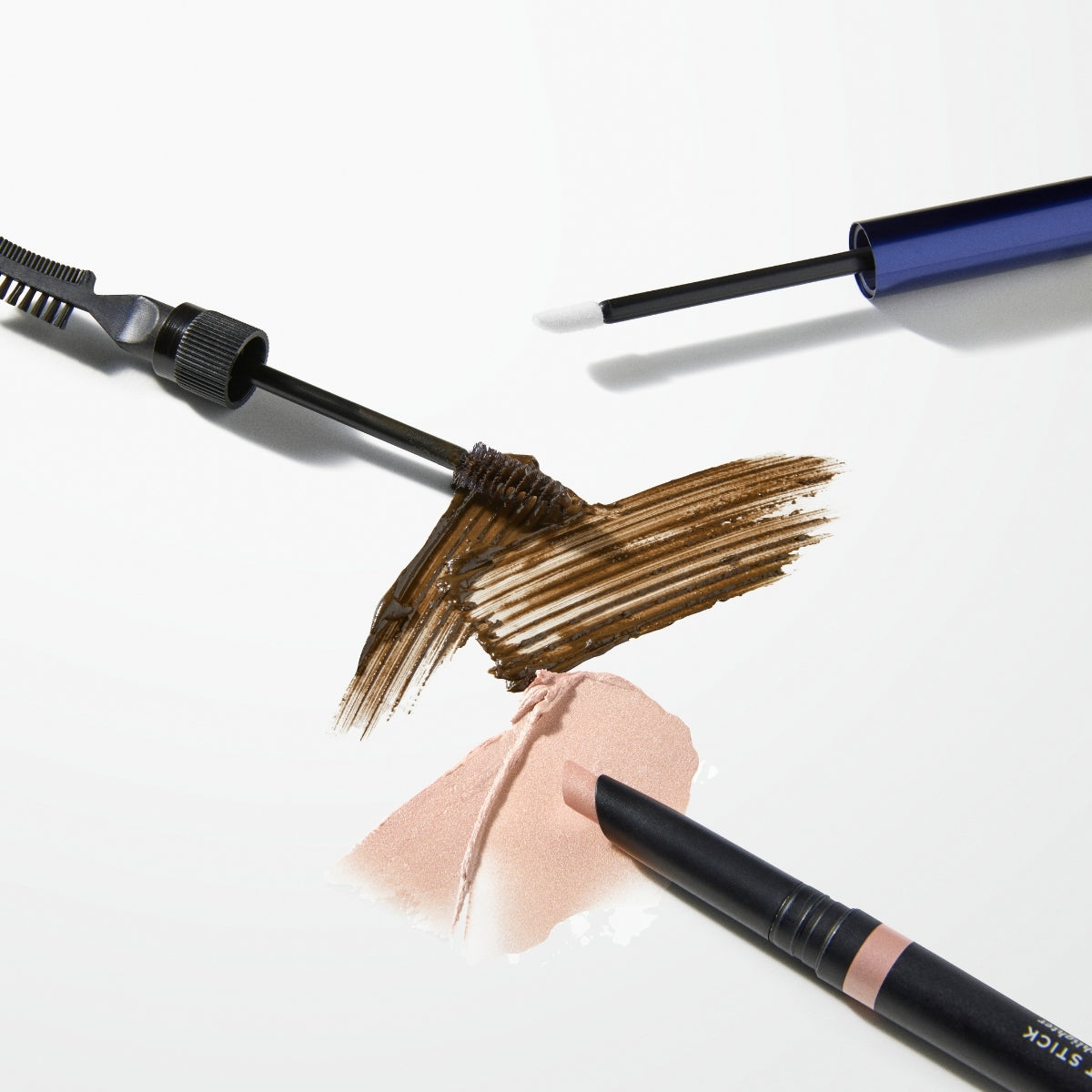Kit Cejas Spotlight On Brows · Sérum + gel fijador + iluminador