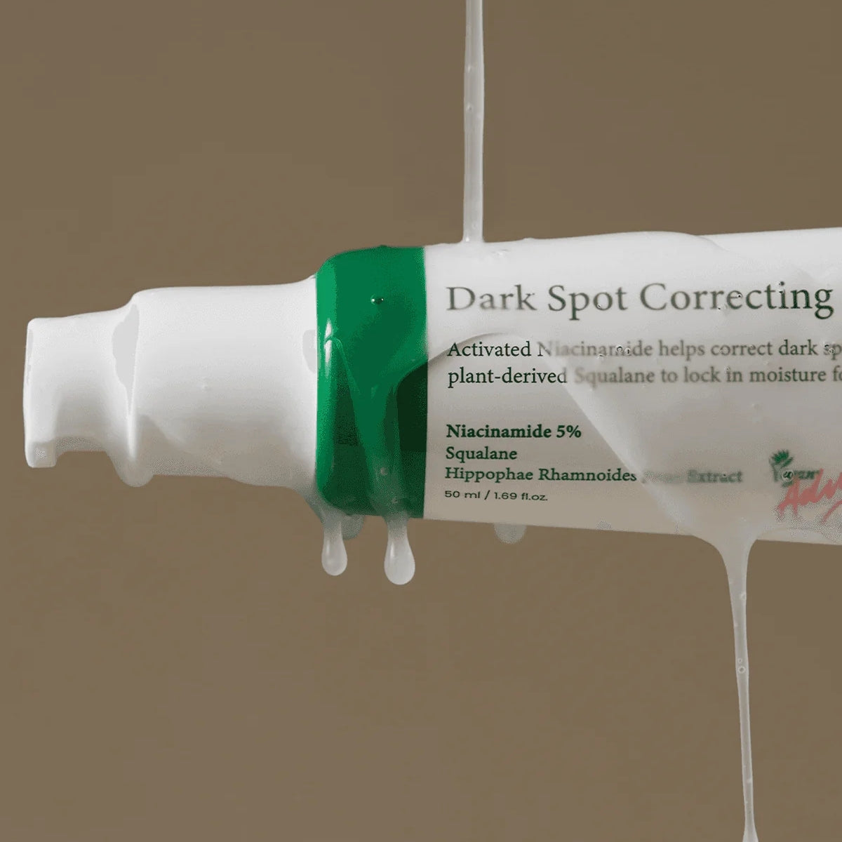 Axis-Y Dark Spot Correcting Glow Serum con escualano vegetal y extractos botánicos antioxidantes