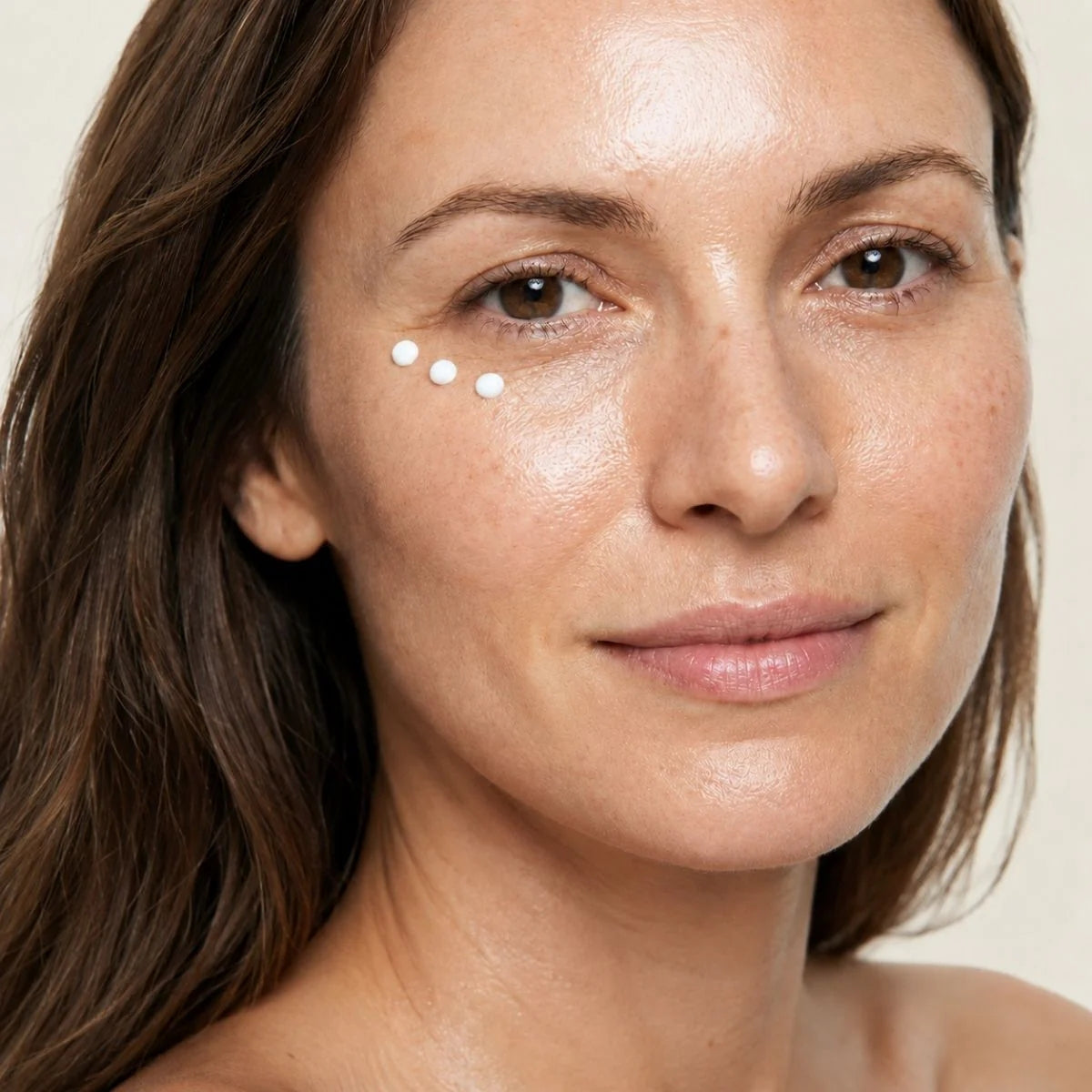 Farma Dorsch Your Eyes, con partículas minerales nacaradas de luminosidad inmediata