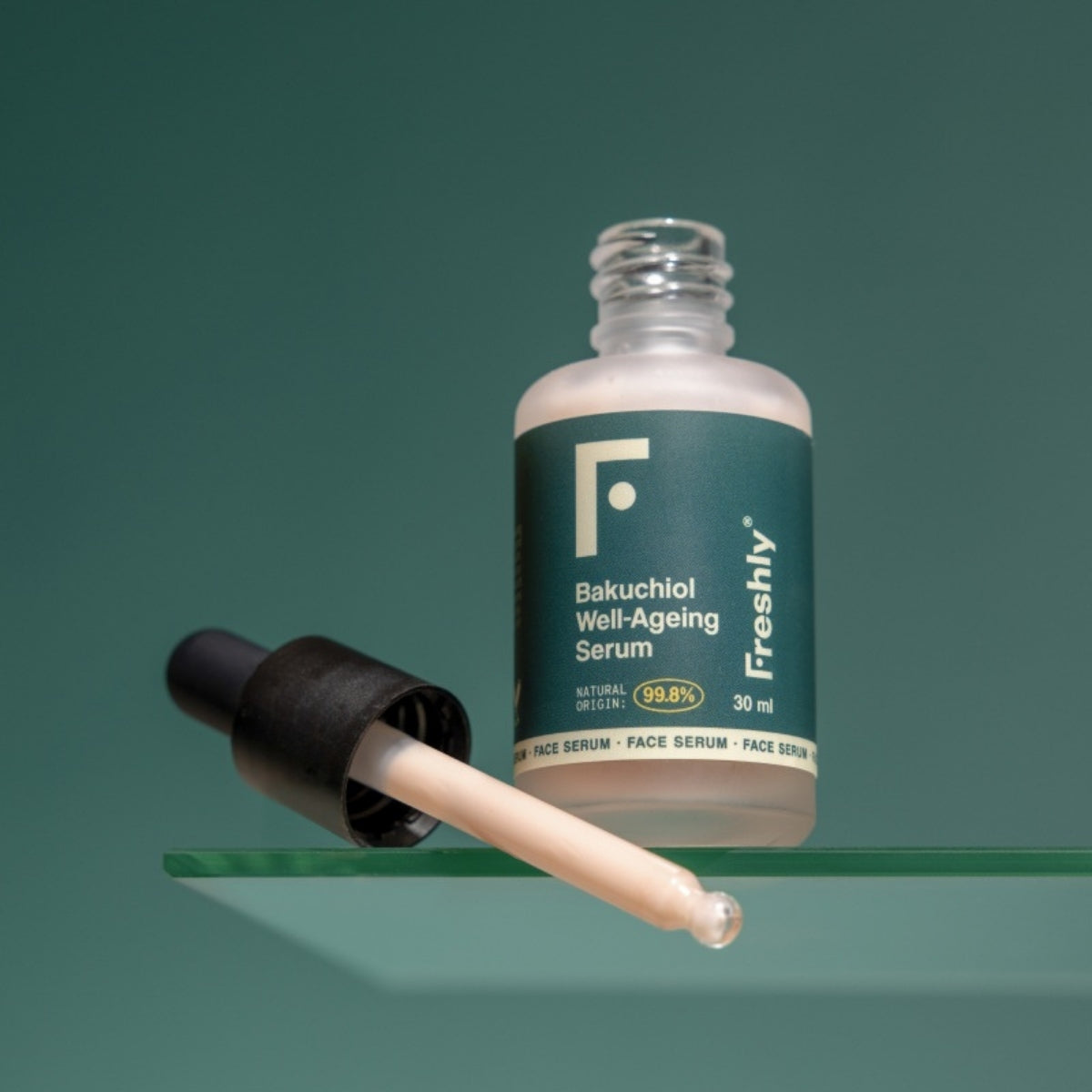 Freshly Cosmetics Bakuchiol Well-Ageing Serum, activa la síntesis de colágeno y aporta luminosidad