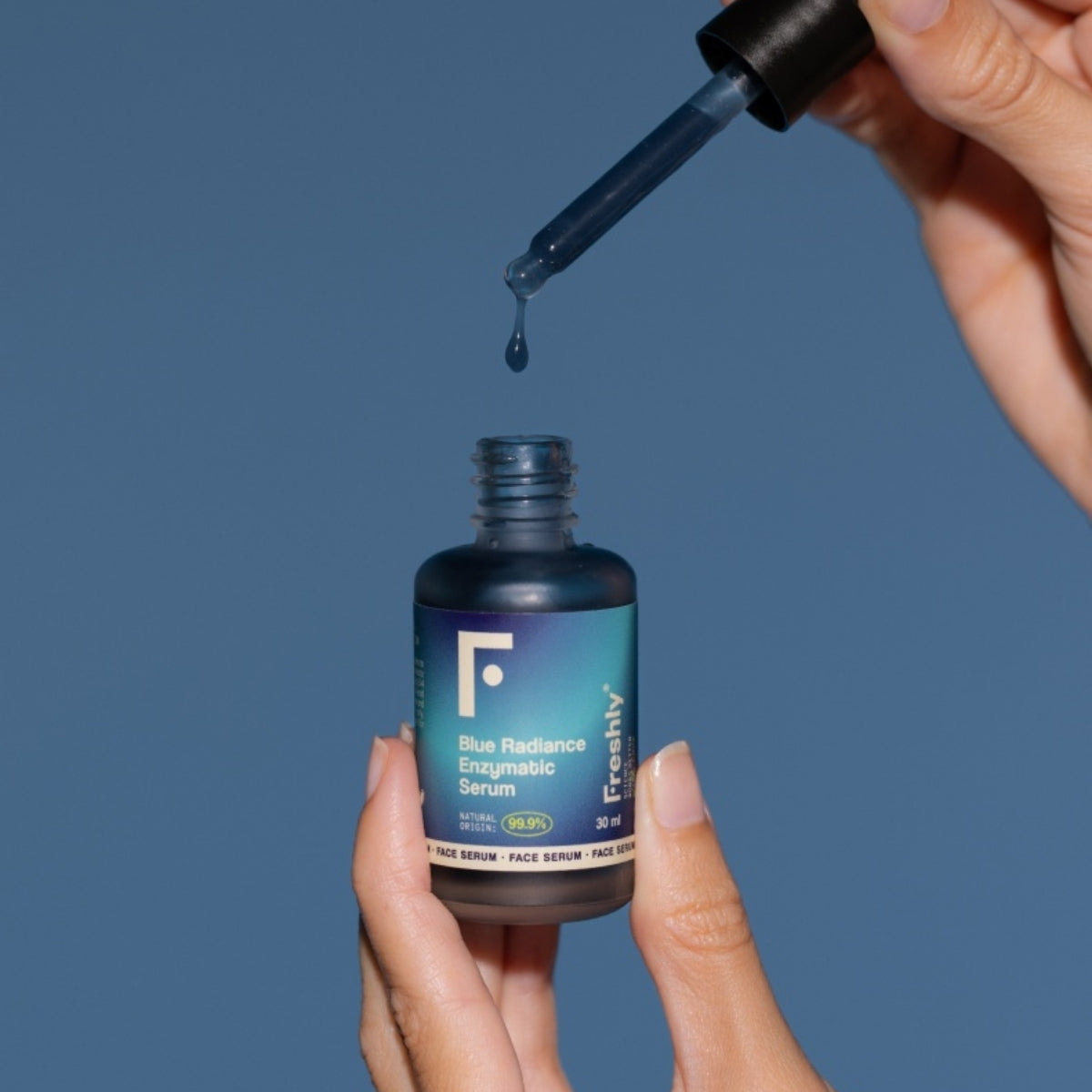 Freshly Cosmetics Blue Radiance Enzymatic Serum con ácido mandélico y enzimas de granada y papaya