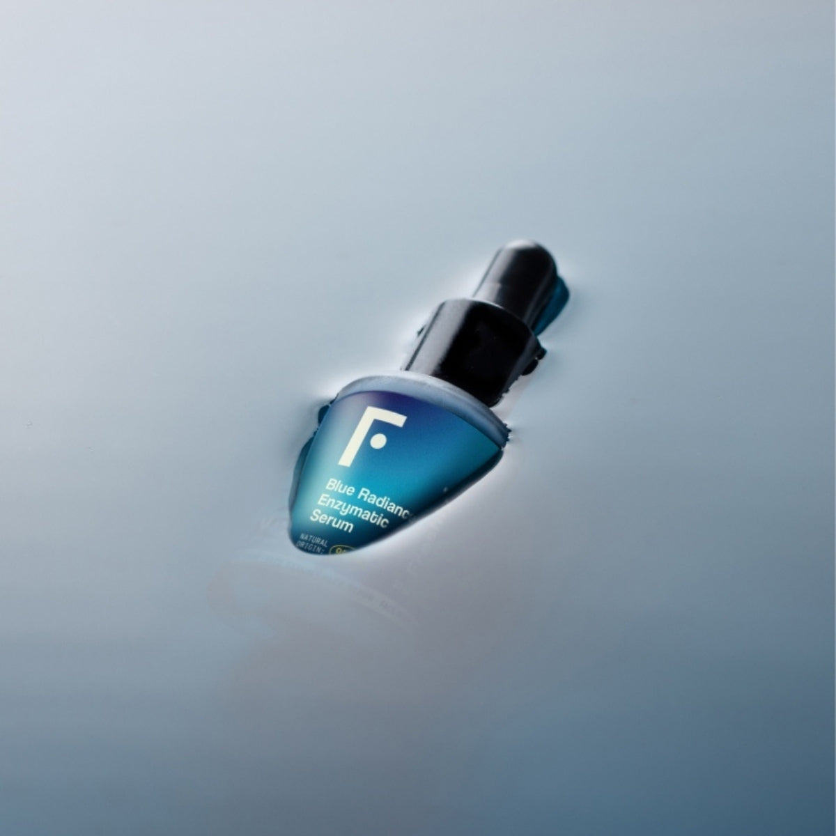 Freshly Cosmetics Blue Radiance Enzymatic Serum, unifica el tono y reduce los puntos negros