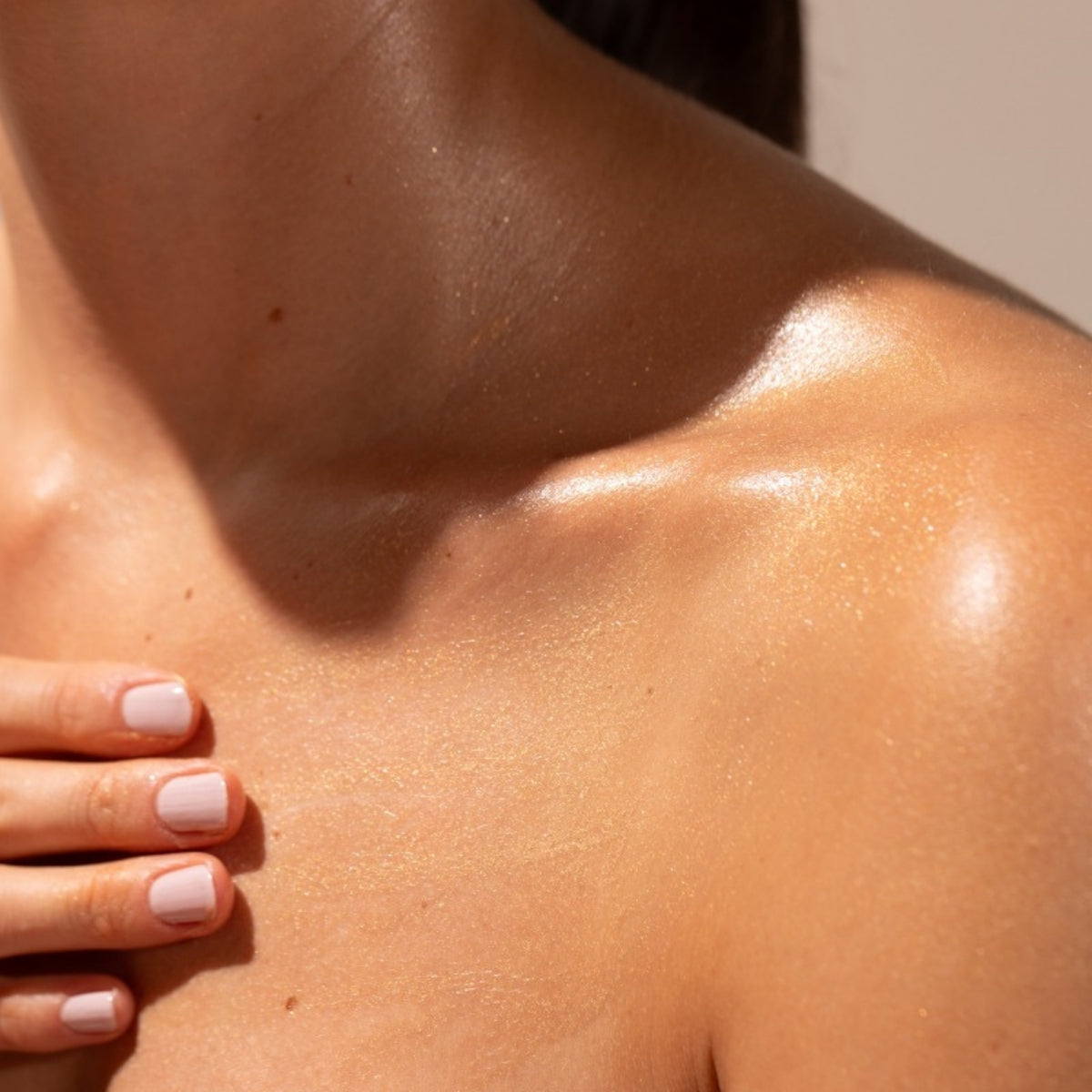 Freshly Cosmetics Glow Edition Body Oil con 12 aceites vegetales de primera prensada en frío