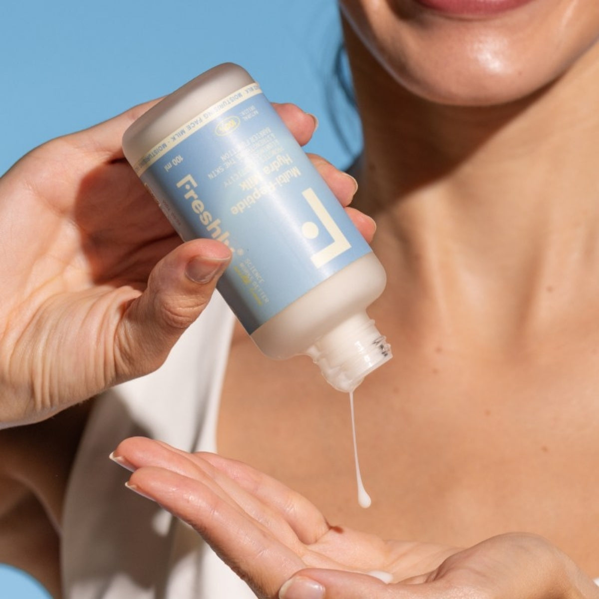 Freshly Cosmetics Multi-Peptide Hydra Milk con péptidos, carnosina y fermento postbiótico