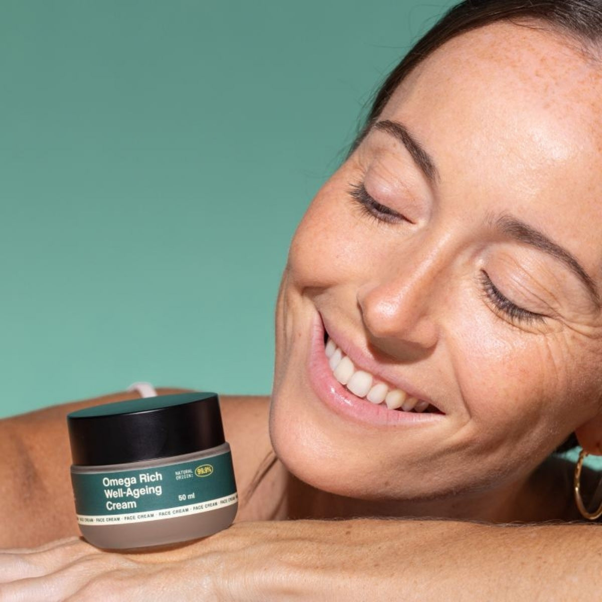 Freshly Cosmetics Omega Rich Well-Ageing Cream, textura fundente apta para piel sensible y sin retinol