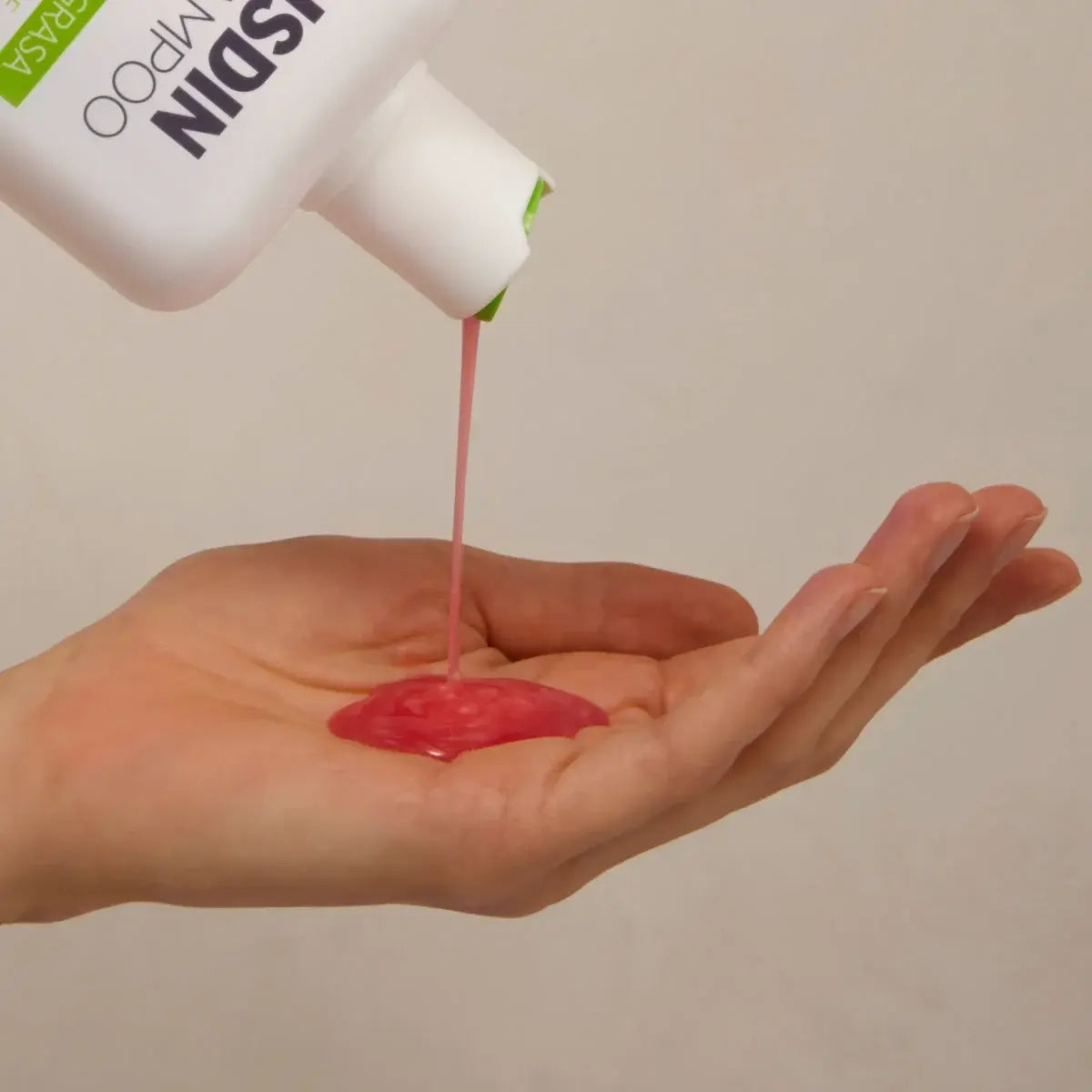 Isdin Shampoo Anticaspa Grasa Nutradeica con Ictiol Pale y Piroctona Olamina