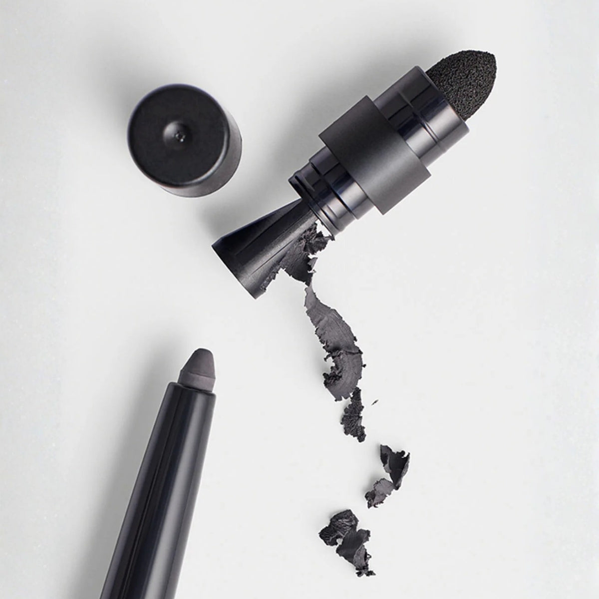 Defining Liner Eyeliner · Delineador de ojos Slate 0,3 g